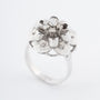 Witgouden entourage ring met briljanten