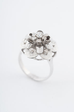 Witgouden entourage ring met briljanten