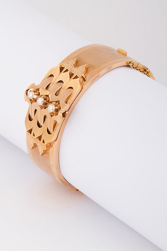 Antique bracelet with pearls