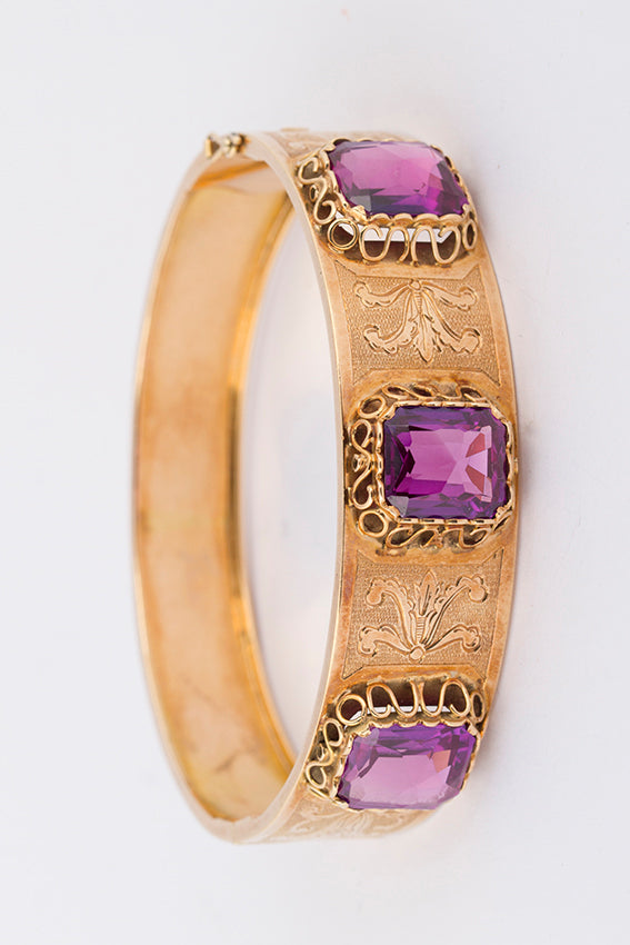 Edited bracelet with synthetic corundum/alexandrite