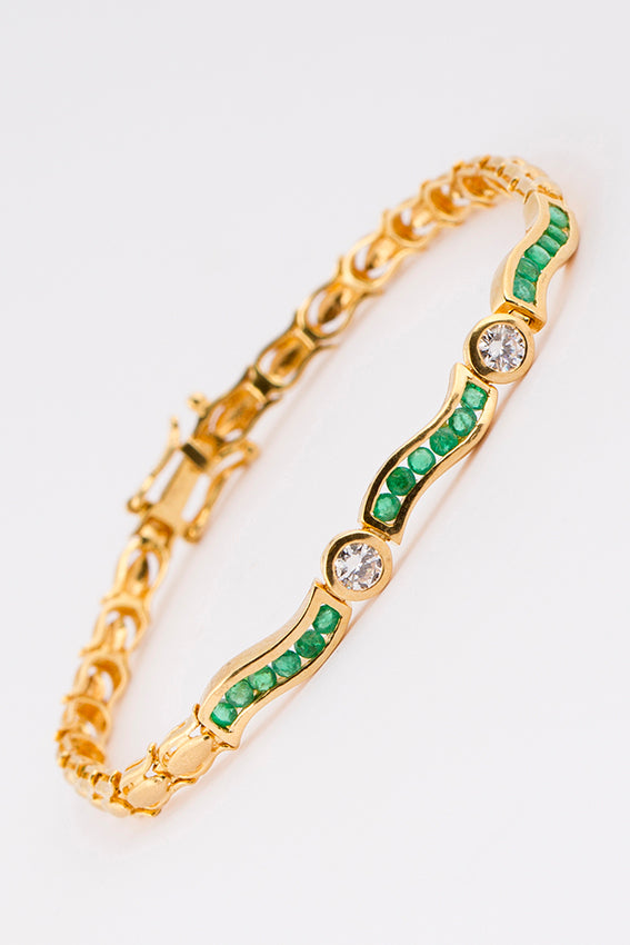 Emerald and brilliant-cut link bracelet