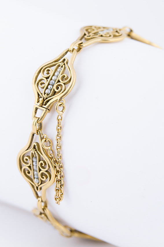 Antique gold bracelet with pearls