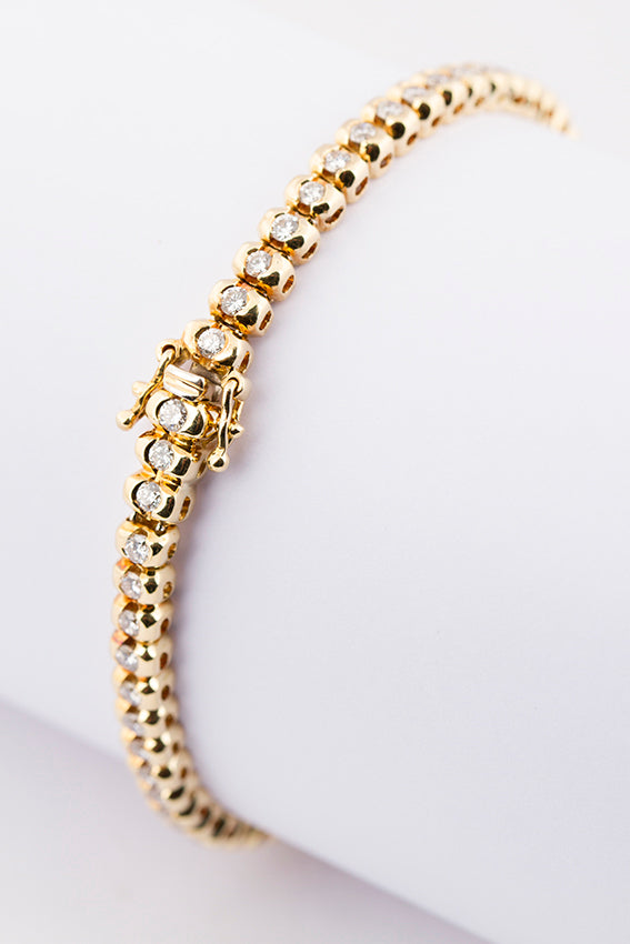 Yellow gold tennis bracelet with diamonds