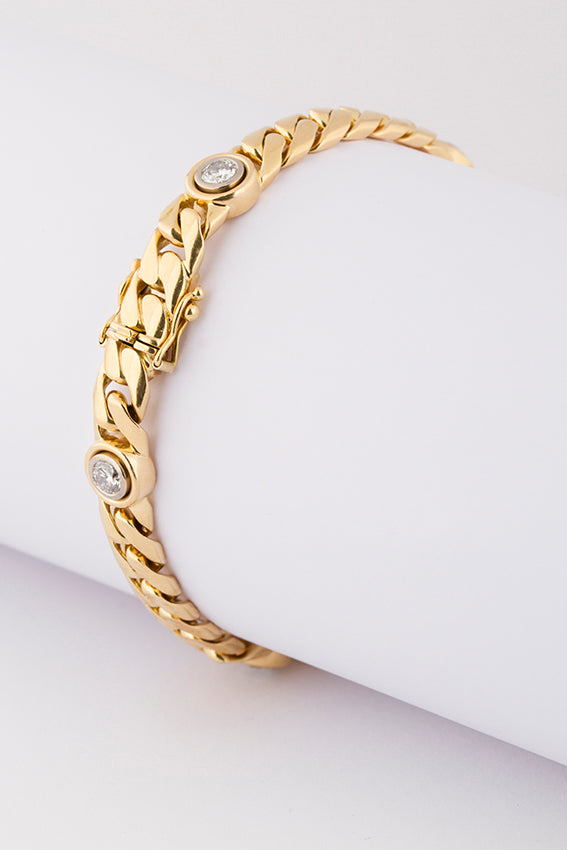 Solid link bracelet with diamonds