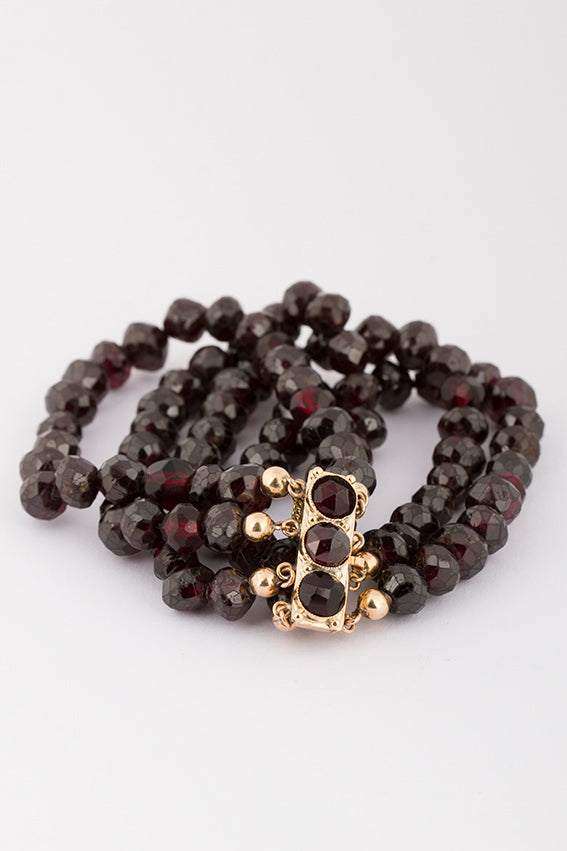 Garnet bracelet with antique gold clasp
