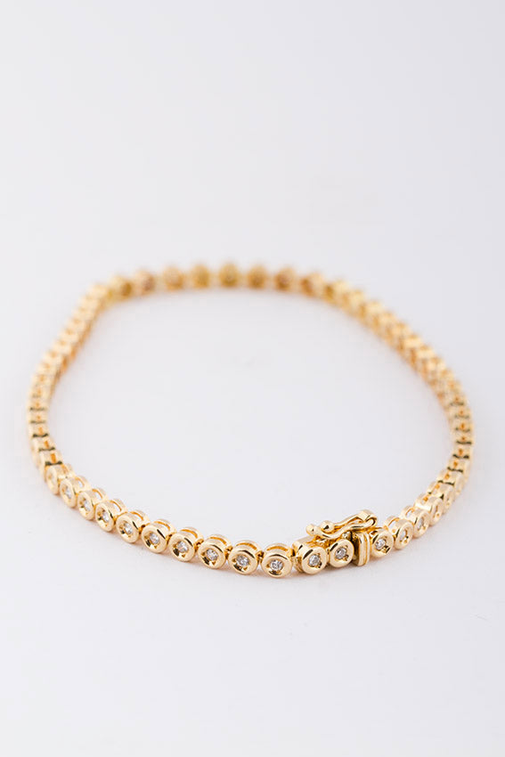 Tennis bracelet with diamonds