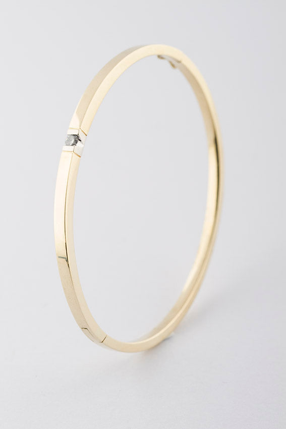 Gold slave bracelet with brilliant