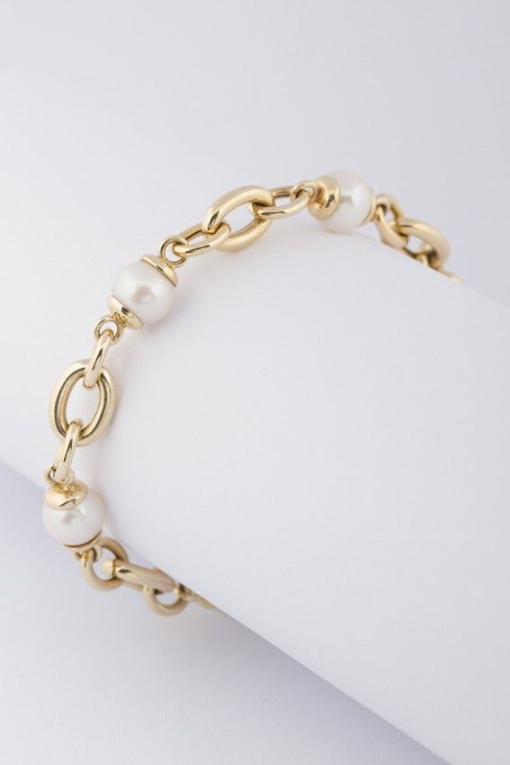 Gold link bracelet with cultured pearls