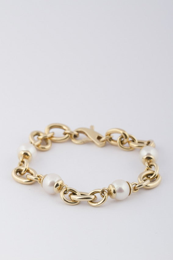 Gold link bracelet with cultured pearls