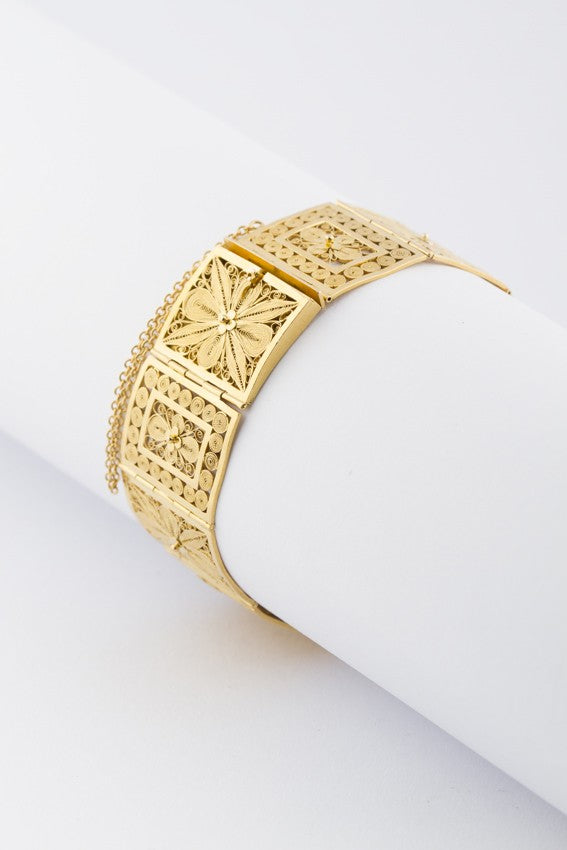 Gold filigree link bracelet