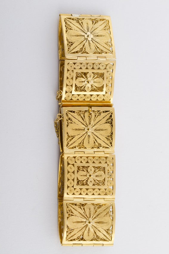 Gold filigree link bracelet