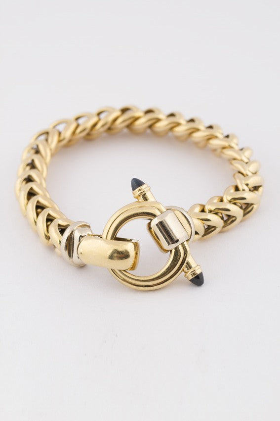 Gold link bracelet with sapphire in the clasp