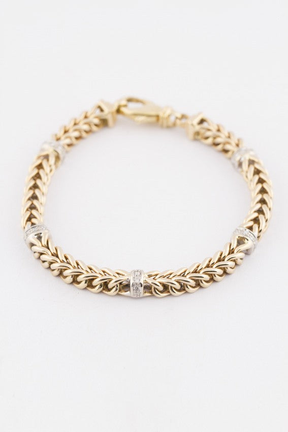 Solid link bracelet with diamonds