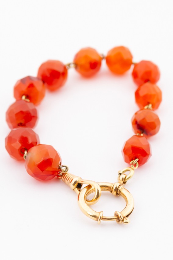 Carnelian bracelet strung on gold with gold clasp