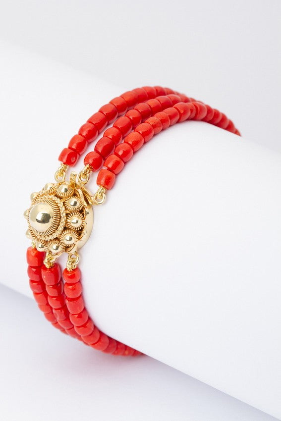 Blood coral bracelet with a gold Zeeland knot closure