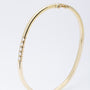 Gouden bangle met 5 briljanten (totaal ca. 0.50 ct.)