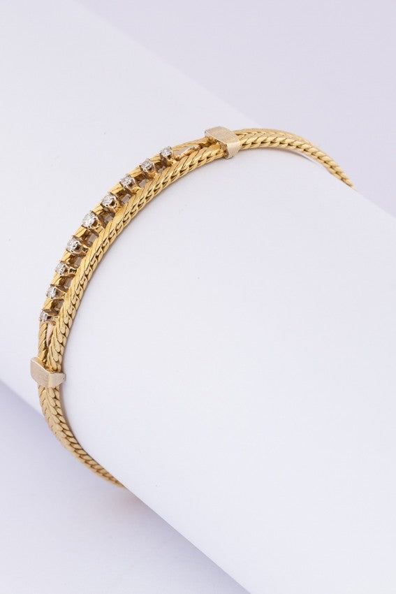 Gold bracelet with diamonds