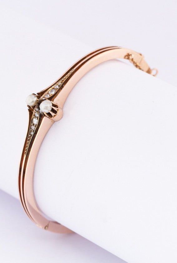 Gold clasp bracelet with pearls and diamonds