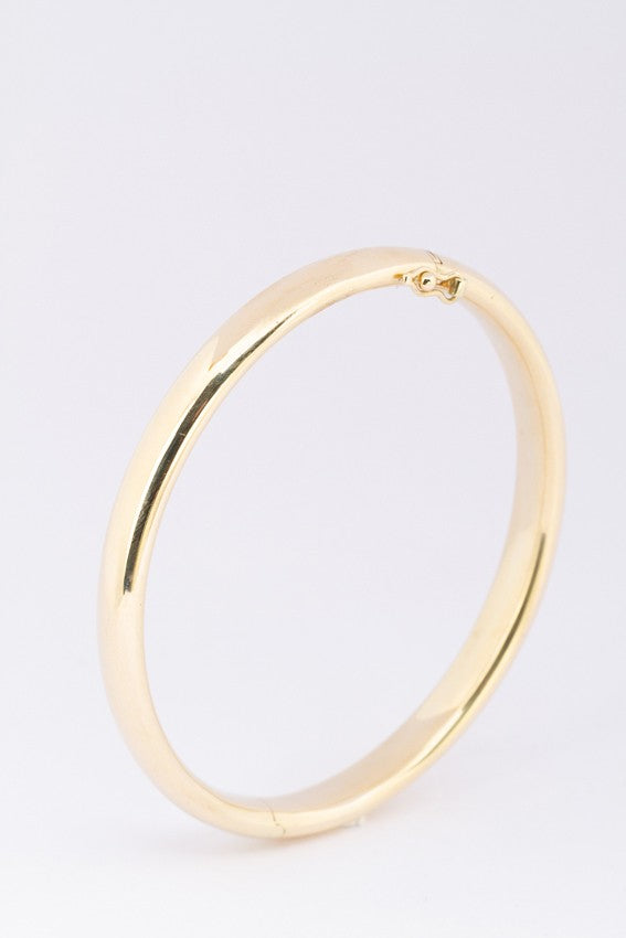 Gold bangle with hinge closure