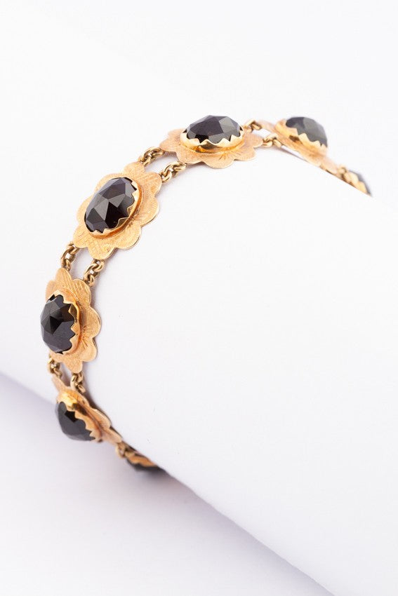 Gold bracelet with garnets