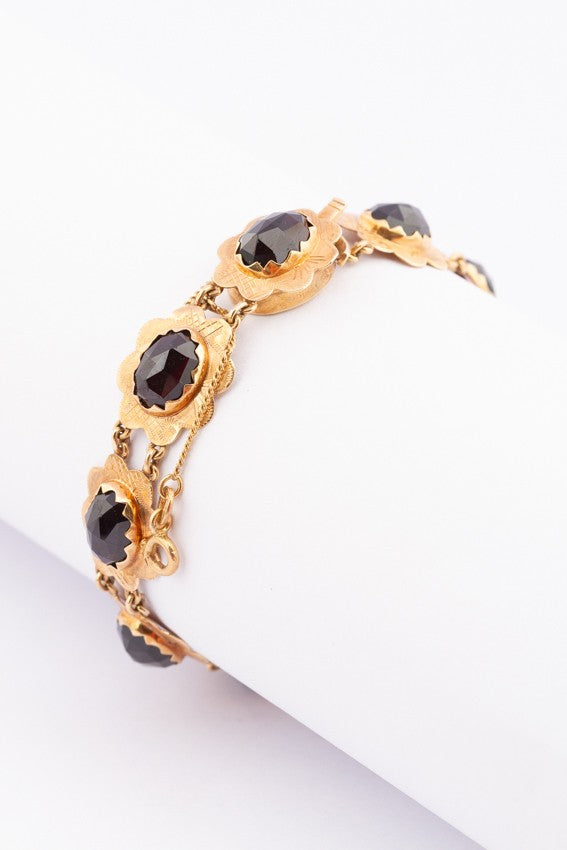 Gold bracelet with garnets