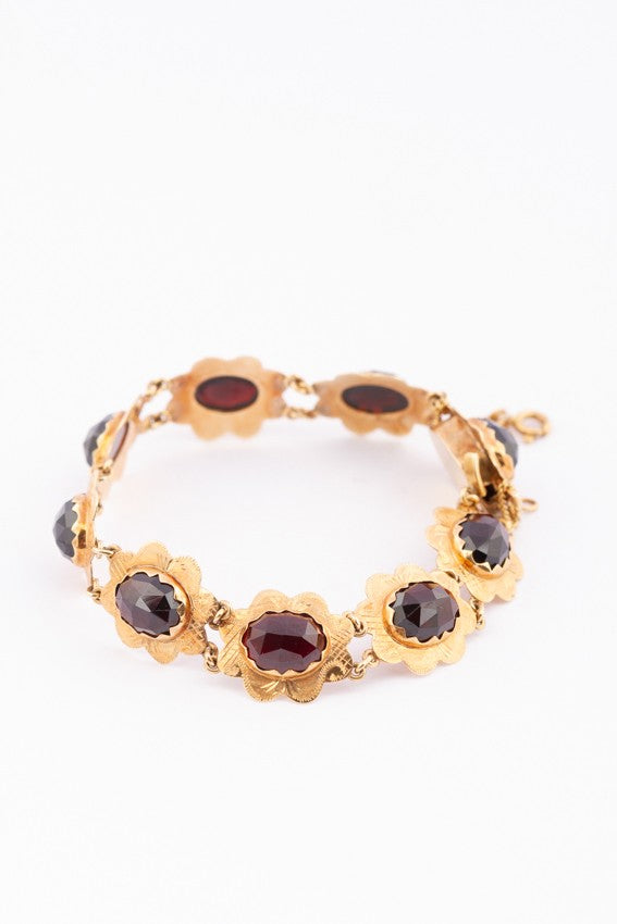 Gold bracelet with garnets