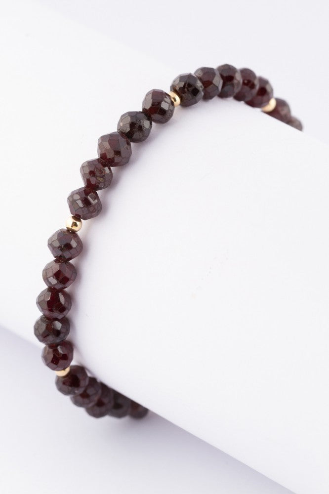 Granaat armband met gouden ballen.