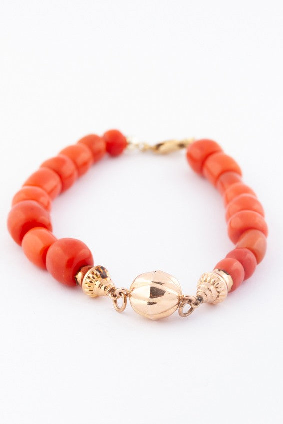 Antique red coral bracelet with gold clasp
