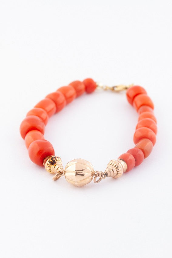 Antique red coral bracelet with gold clasp