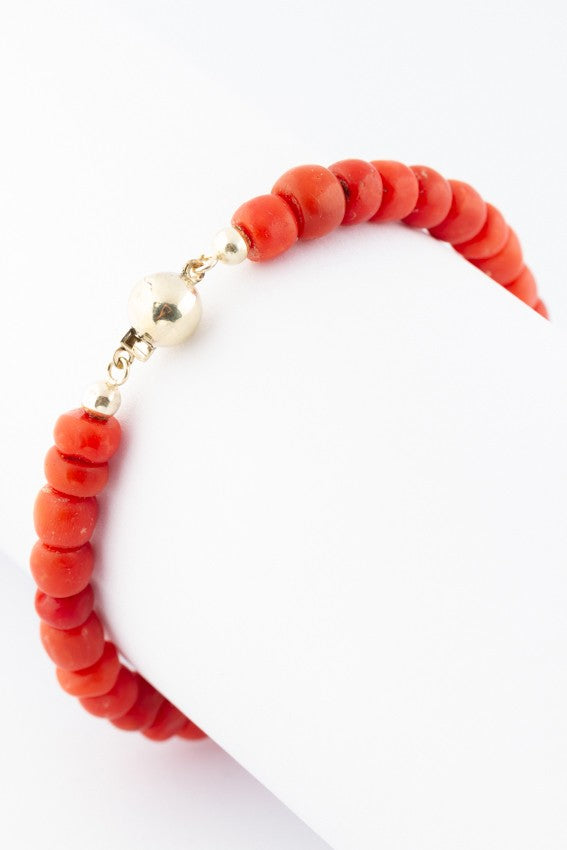 Antieke bloedkoralen armband aan gouden slot