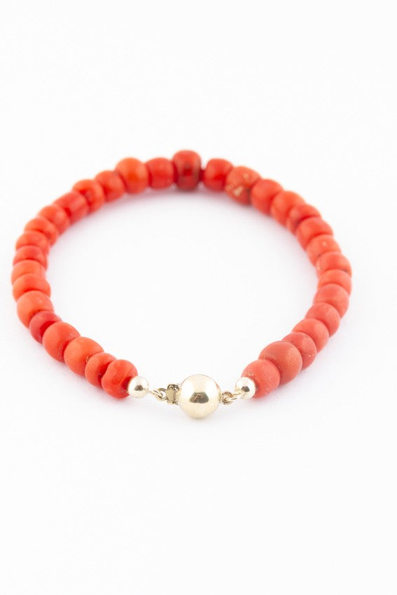 Antieke bloedkoralen armband aan gouden slot