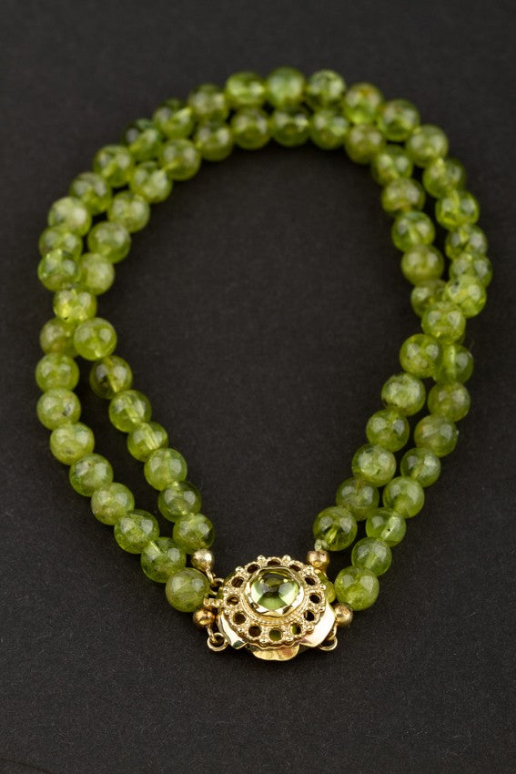 2-strengs peridoot armband aan gouden slot