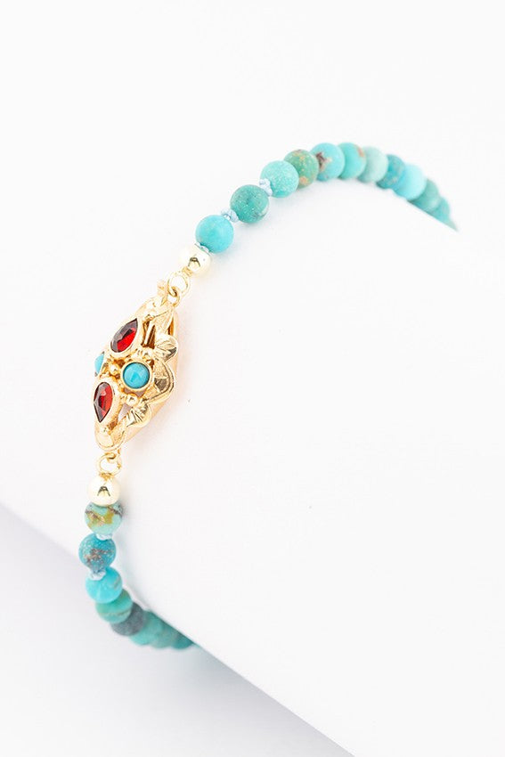 Turkoois armband aan gouden sluiting met granaat en turkoois