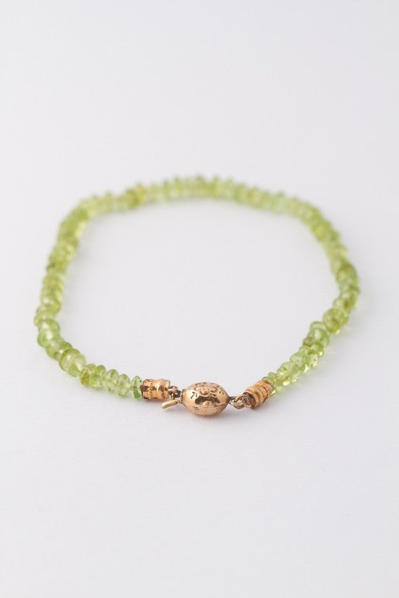 Peridoot armband aan antiek gouden slot