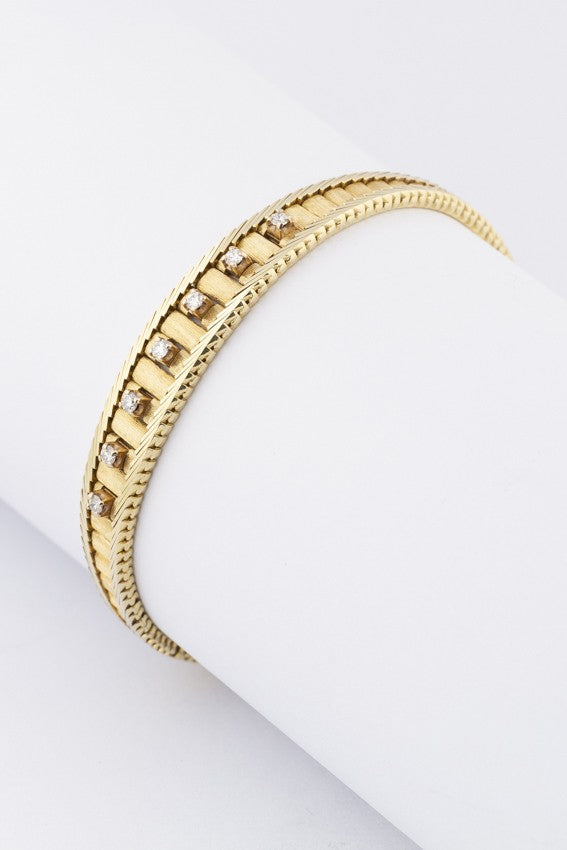 Gold bracelet with diamonds