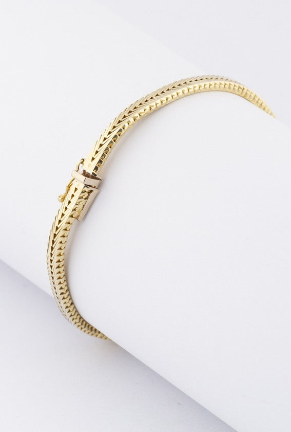 Gold bracelet with diamonds