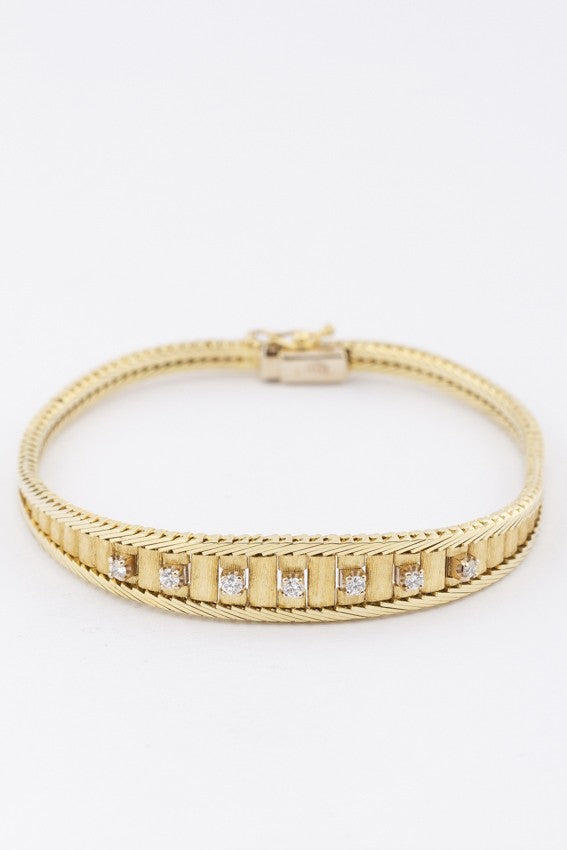Gold bracelet with diamonds