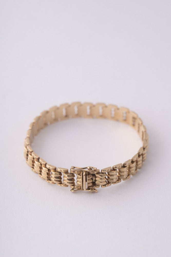 Gold link bracelet