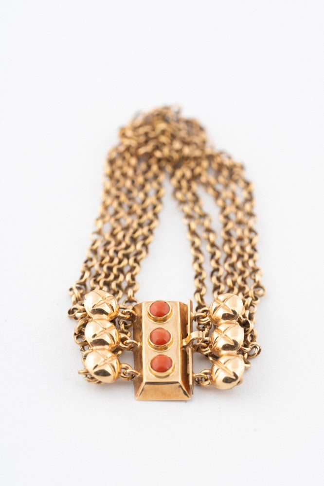 4-strand gold jasseron link bracelet with gold clasp and blood corals
