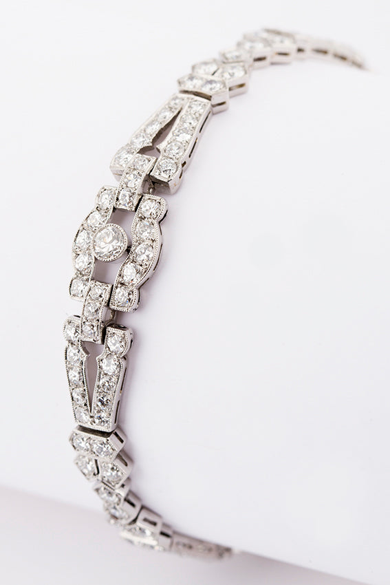 White gold link bracelet with diamonds