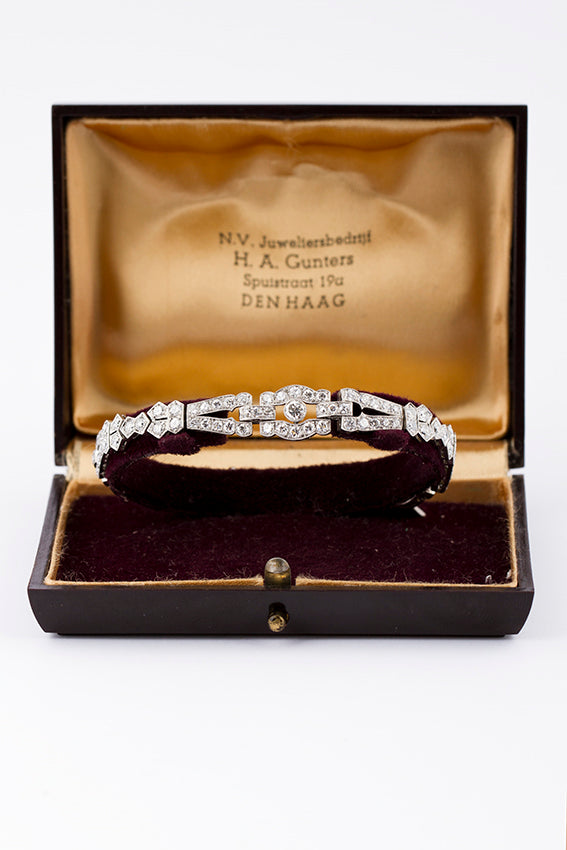 White gold link bracelet with diamonds