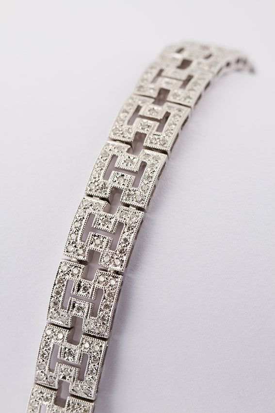 White gold link bracelet with diamonds