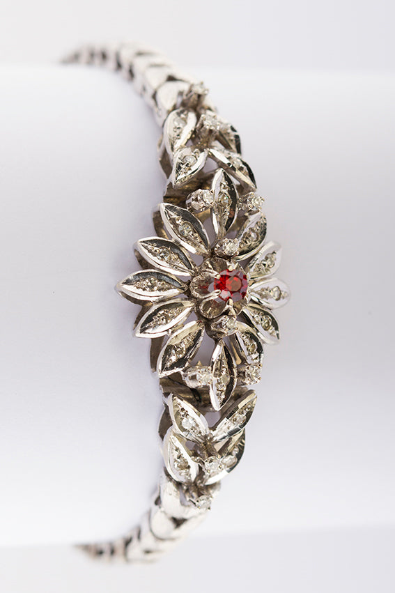 Wit gouden armband met granaat en briljant