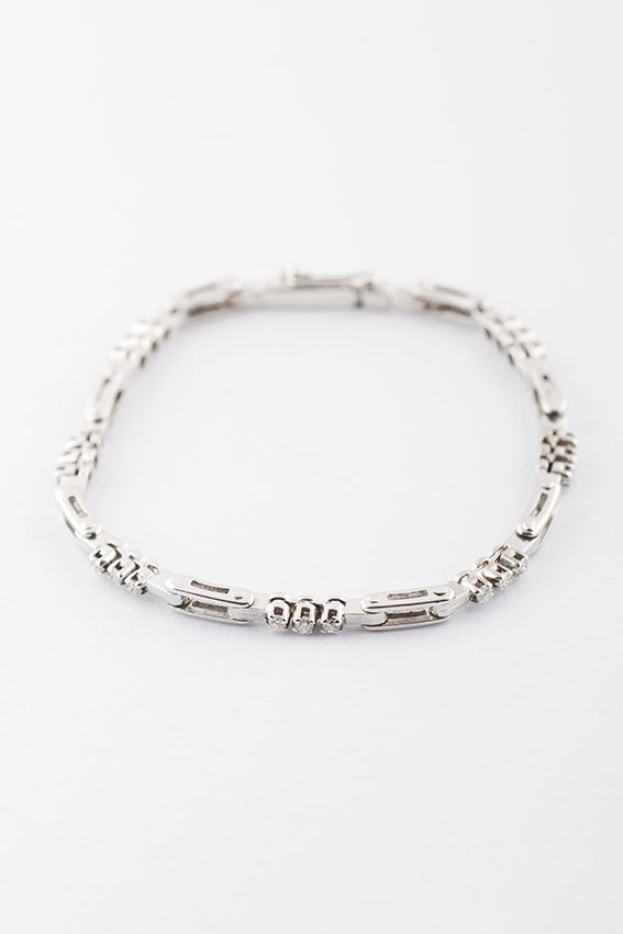 White gold link bracelet with diamonds