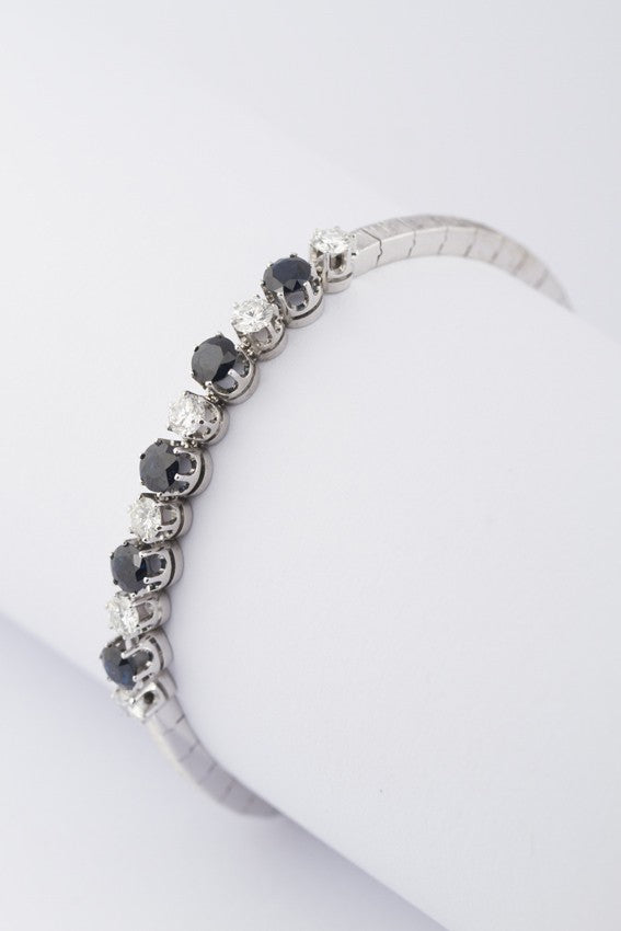White gold bracelet with brilliant and sapphire