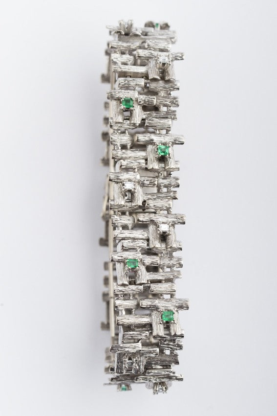 White gold link bracelet with emerald and diamond