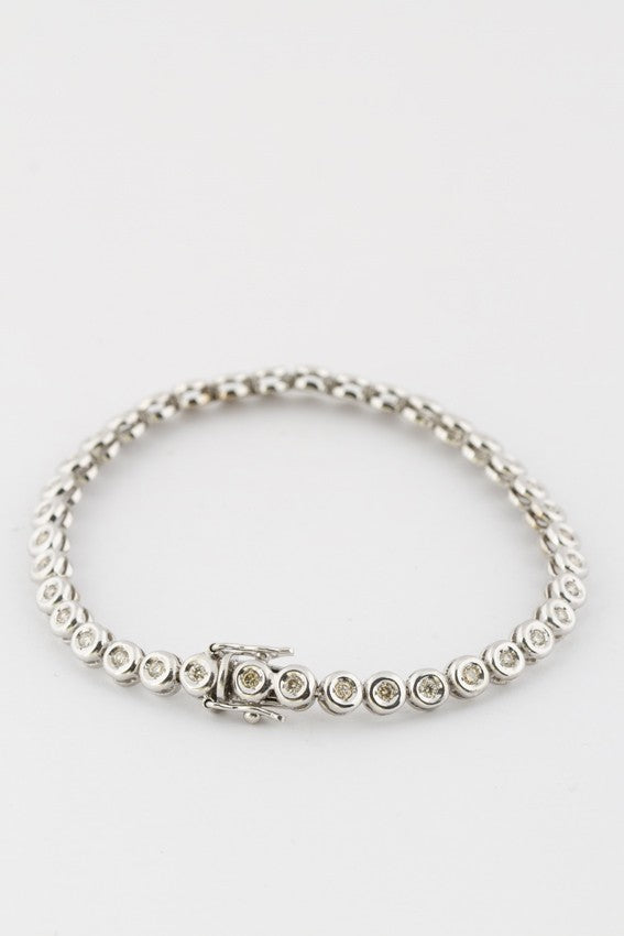 White gold tennis bracelet with diamonds