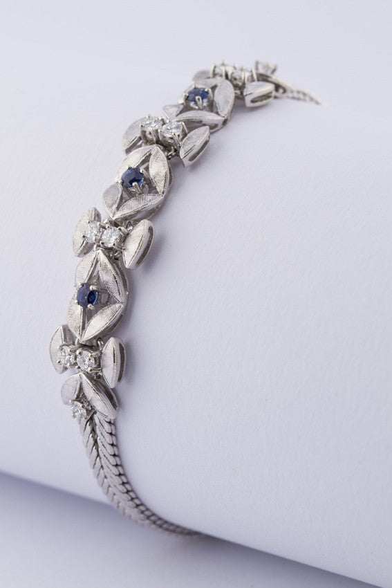 Wit gouden armband met saffier en briljanten