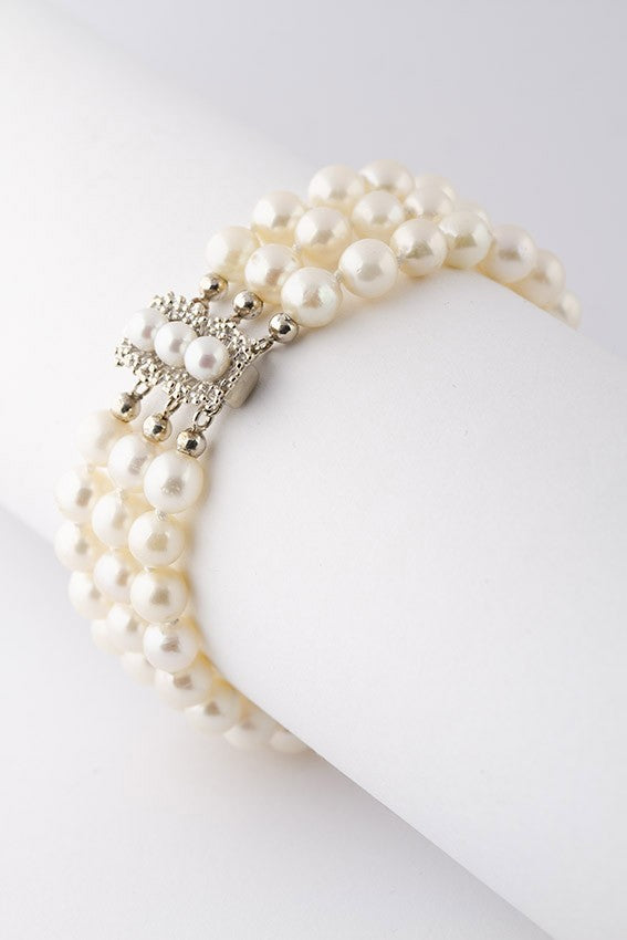 3-strand pearl bracelet on white gold clasp