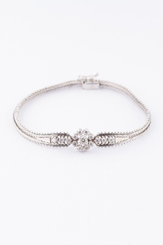 White gold bracelet with entourage set diamonds